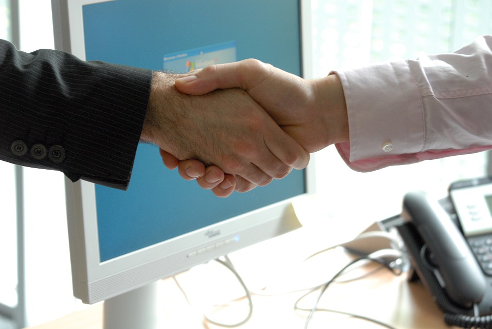 handshake-440959_960_720.jpg