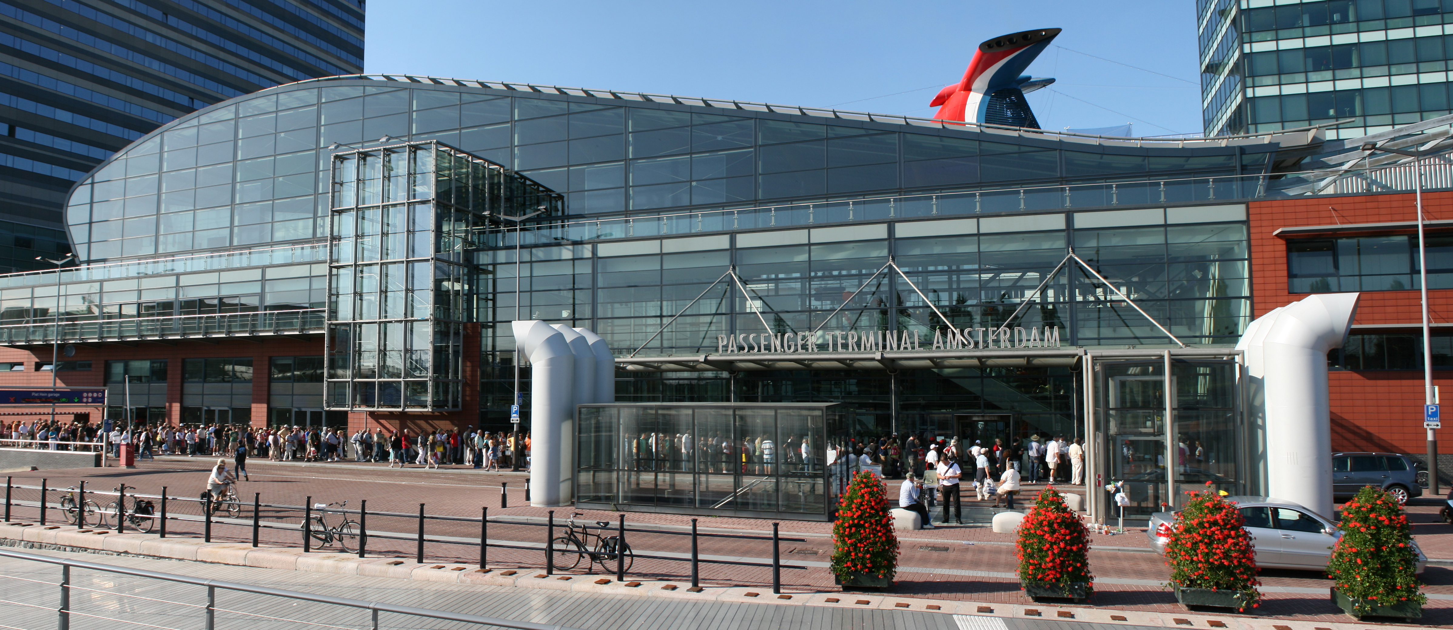 passagiers_terminal_amsterdam.jpg