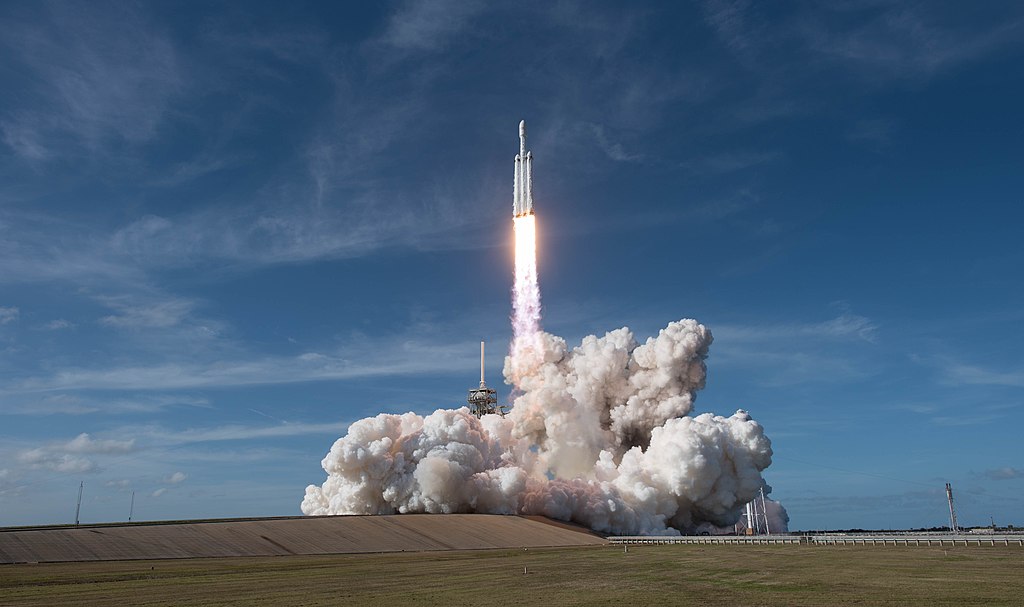 1024px-first_launch_of_spacex_falcon_heavy.jpg