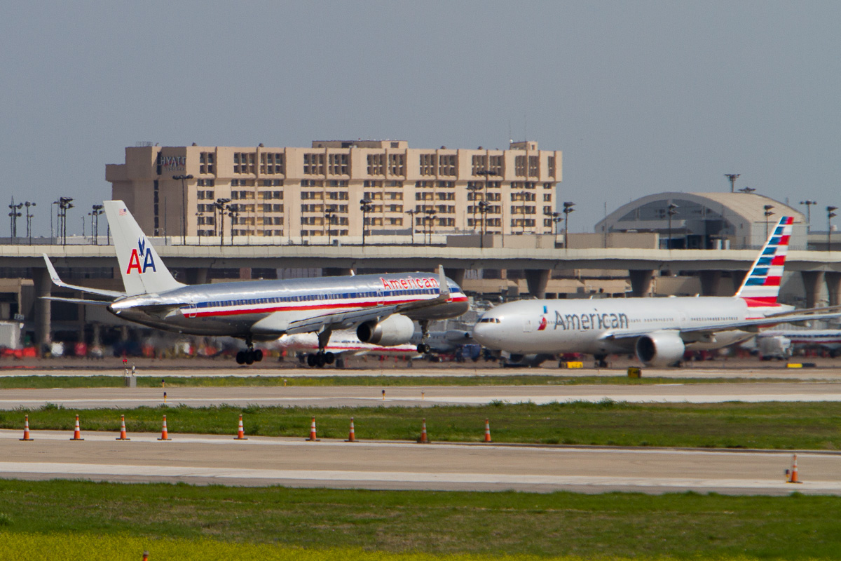 2014apr12_dfw_airport_planes_110_13836584135.jpg